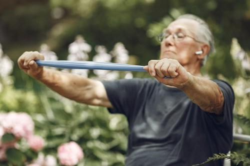 Jak zadbać o regularny sen w starszym wieku – proste, sprawdzone sposoby