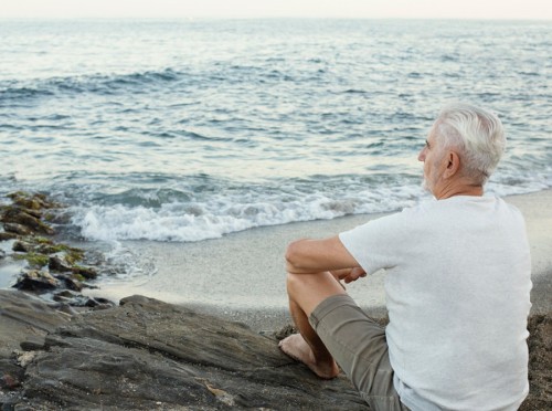 Dlaczego życie nad morzem sprzyja zdrowiu i spokojowi seniorów